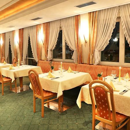 Hotel Maria Theresia Silandro Bagian luar foto
