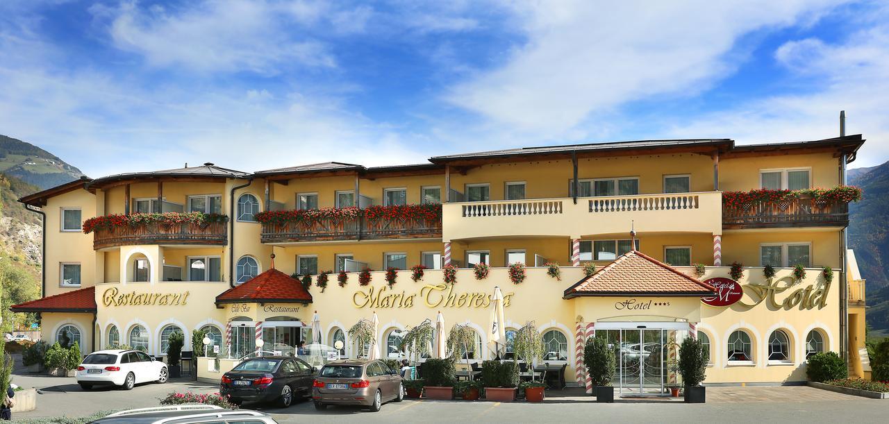 Hotel Maria Theresia Silandro Bagian luar foto