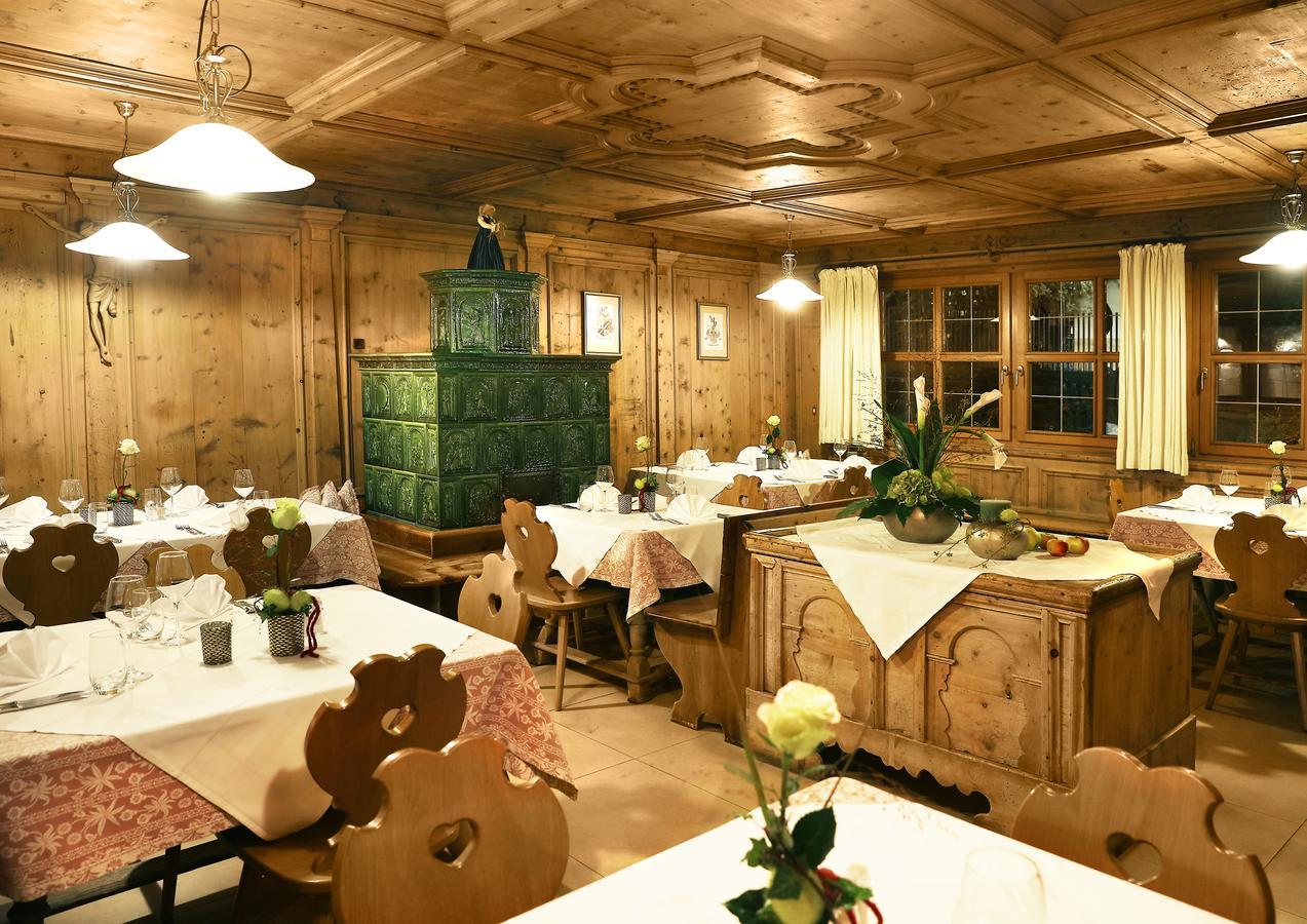 Hotel Maria Theresia Silandro Bagian luar foto