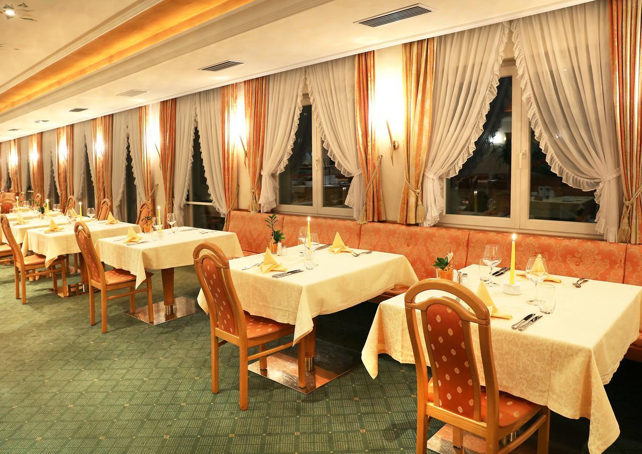 Hotel Maria Theresia Silandro Bagian luar foto