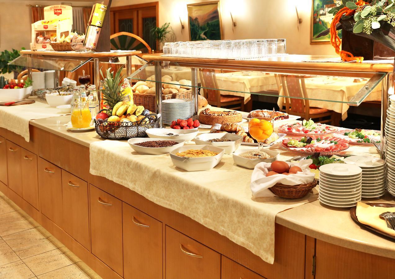 Hotel Maria Theresia Silandro Bagian luar foto