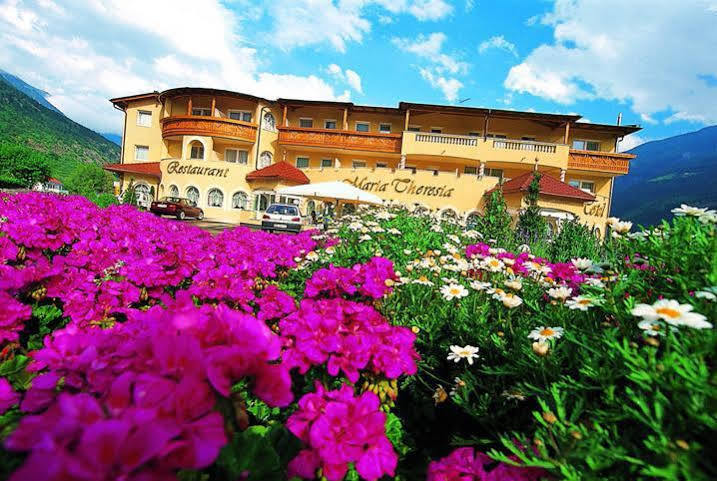 Hotel Maria Theresia Silandro Bagian luar foto