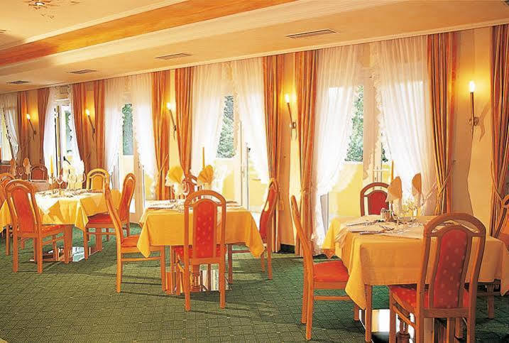 Hotel Maria Theresia Silandro Bagian luar foto